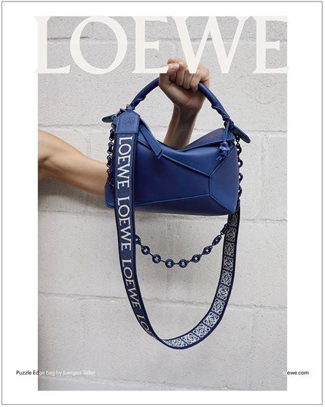 Loewe 发布 2023 早春系列广告形象大片，并推出灵感来自明清陶瓷工艺的中国单色釉系列。 Iconicmen