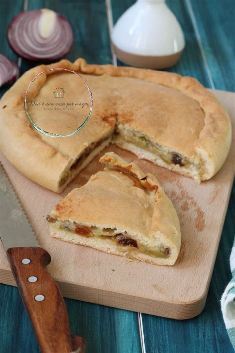 Calzone di cipolle barese Non è una casa per magri