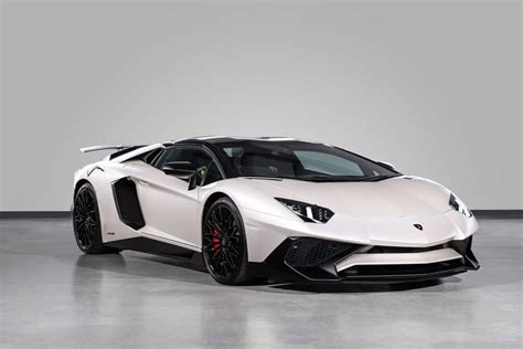 Lamborghini Aventador Black And White Wallpaper