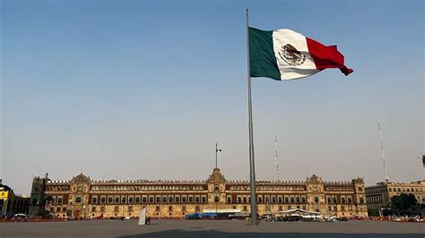 bandera mexicana simbolo nacional de identidad  orgullo posta mexico