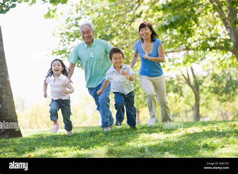 Petits Enfants Petits Enfants Grands Parents Banque De Photographies Et