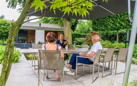 Sfeervolle Moderne Tuin Met Veranda HOOG Design Exclusieve Woon En