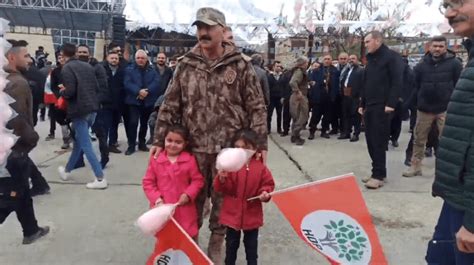 Hakkari Emniyet M D R Nevruza Kat Lan Ocuklara Pamuk Eker Da Tt