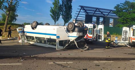 Accident Grav L Ng Coju Na Ntre Un Microbuz Care Transporta