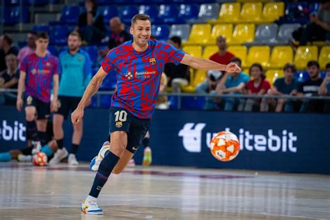 PITO É ELEITO MELHOR JOGADOR DO MUNDO DE FUTSAL Sports