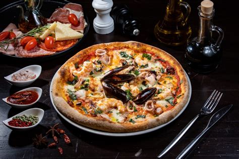 Pizza Frutti Di Mare Gran Gourmet Ristorante Bacau