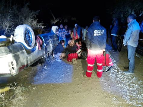 Volcadura De Camioneta En Dr Arroyo Donde Viajaba Una Familia