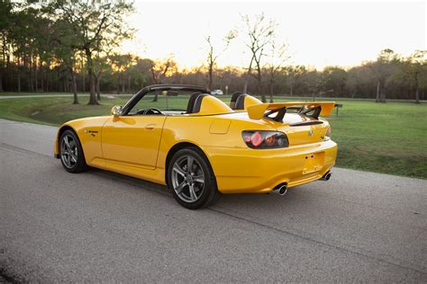 Rio Yellow Pearl Honda S Cr Is Auctioned With Miles From