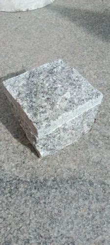 Machine Cut Natural Grey Cobblestone Material Granite Thickness