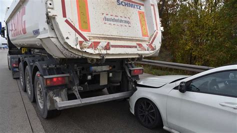 Walldorf Stau Auf A Richtung Heidelberg Nach Unfall Hubschrauber Und