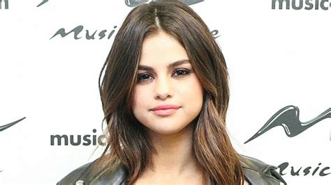 Selena Gomez BODY Shamed For New Bikini Pics She Responds