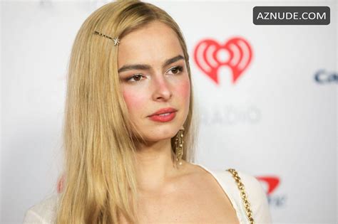 Addison Rae Sexy Flaunts Her Hot Legs In A Sultry Lace Dress At Kiis Fms Jingle Ball