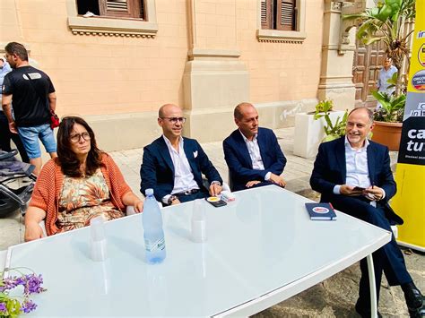 Regionali In Sicilia De Luca Presenta I Candidati Messinesi Vincerò