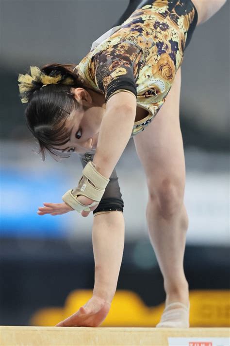 18歳・渡部葉月が初優勝 宮田笙子は2位 全日本体操女子 [写真特集11 19] 毎日新聞