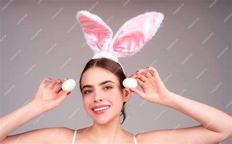 Premium Photo Beautiful Young Woman With Bunny Ears And Easter Eggs