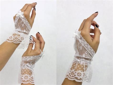 Vintage Floral Cluster Fingerless Lace Gloves White Gem