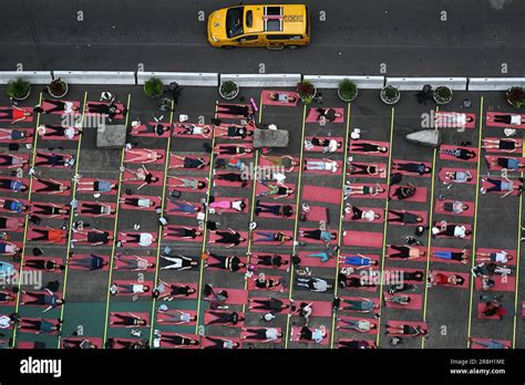 New York Usa St June A New York City Yellow Taxi Cab Drives