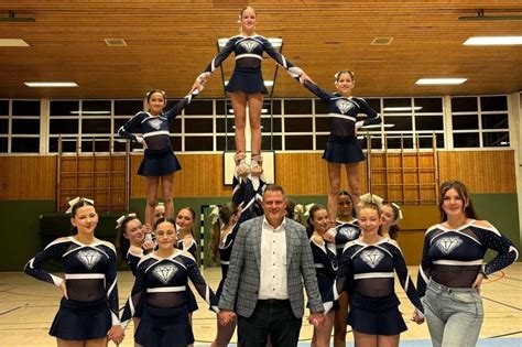 Sparkasse Celle Gifhorn Wolfsburg fördert Cheerleading Team des MTVE