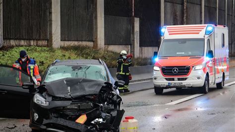 Main Kinzig Kreis Unfall Auf A Drei Menschen Schwer Verletzt