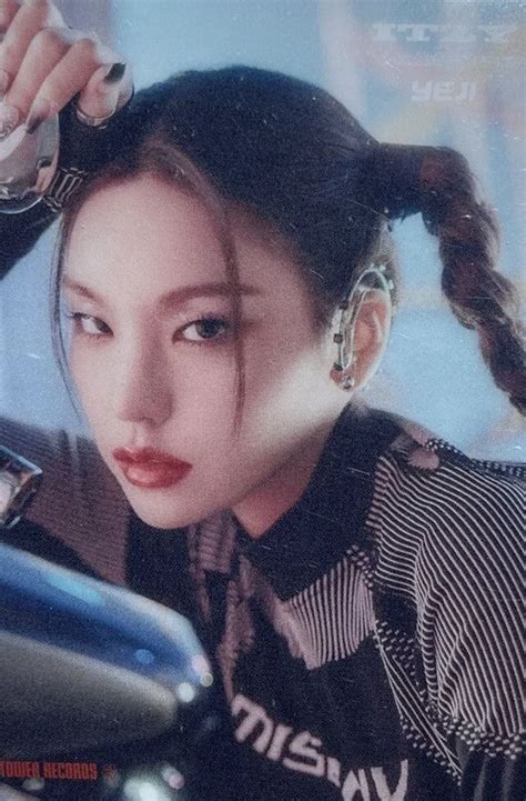 ITZY Yeji Voltage WPOB Preorder Benefit Photocard Scan Photocard