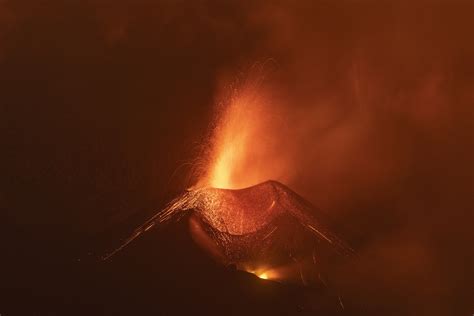 Síntesis de 33 artículos como va el volcan de la palma actualizado