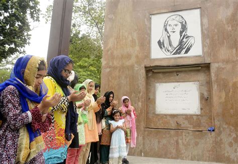 Fatima Jinnah 51th death anniversary observed - Daily Times