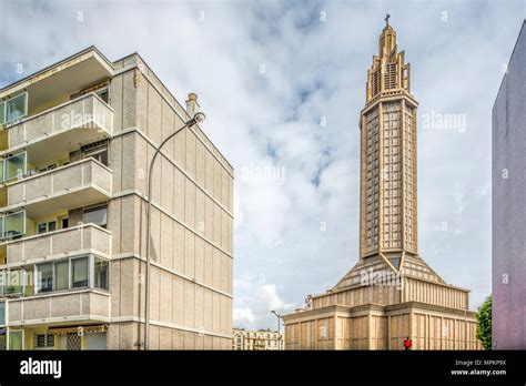 La Iglesia de San José Le Havre Francia diseño por Auguste Perret