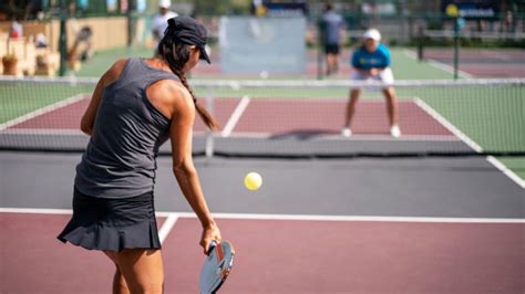 Tips on Hitting a Forehand in Pickleball with the Continental Grip