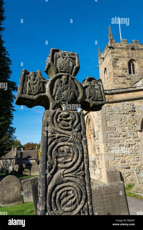 Eyam parish church and the 8th century Saxon cross in the historic ...