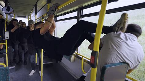 Ibratv Filme Une Violente Bagarre Dans Un Bus Et Fait Le Buzz