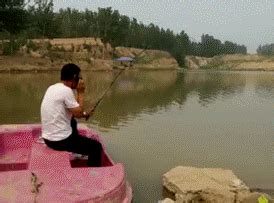 8 Funny Fishing Gif Images