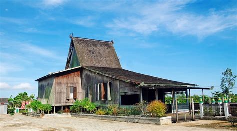 Gambar Rumah Adat Kalimantan Utara – pulp