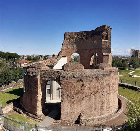 Roma Al Mausoleo Di Santelena Sulla Casilina Al Via Sguardi Dautore