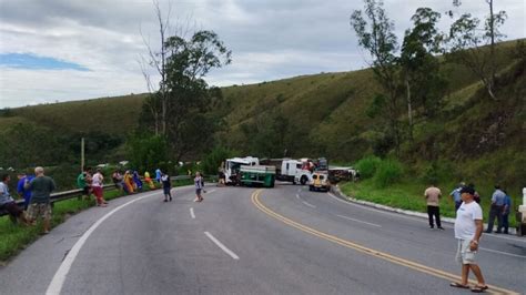 BR 265 fica interditada na manhã desta terça 09 após acidente entre