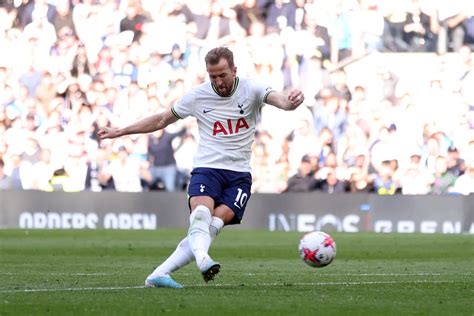 Tottenham 2 1 Brighton Harry Kane Scores Late Winner As Spurs Boost