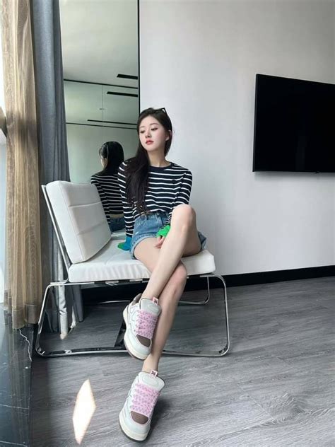 Chinese Actress Rosie Cute Girls Iii Ootd Actresses Celebrities