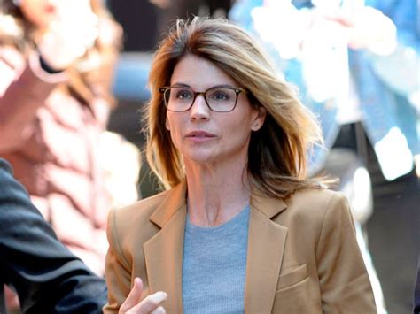 Us College Admissions Scandal Actor Lori Loughlin And Husband To