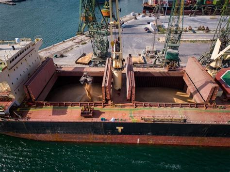 Vista A Rea De Primer Plano De Un Bullicioso Puerto Mar Timo Donde Un