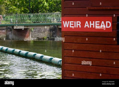 Weir On The Great River Ouse Bedford Stock Photo Alamy