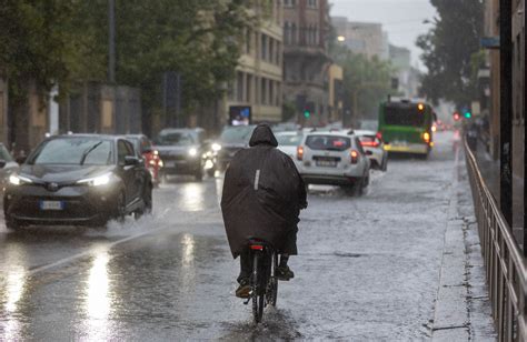 Maltempo Allerta Rossa In Lombardia Venti Forti Al Centro Nord