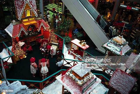 Shopping Mall Santa ストックフォトと画像 Getty Images