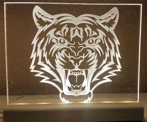 Gravure Laser D Image Acrylique Avec LED Comme Votre Propre Motif