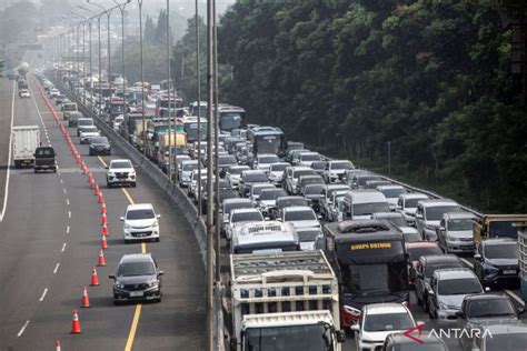 Libur Panjang Akhir Pekan Wisatawan Padati Puncak Bogor ANTARA News