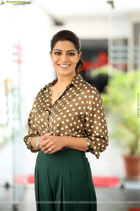 Interview Of Varalaxmi Sarathkumar About Sabari