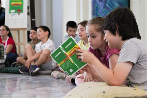 Зорница Христова в разговор с децата защо изобщо има войни - Арт зона ...