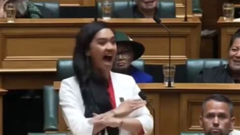 Viral Video Of Female Mp Of New Zealand Went Viral In The World Know