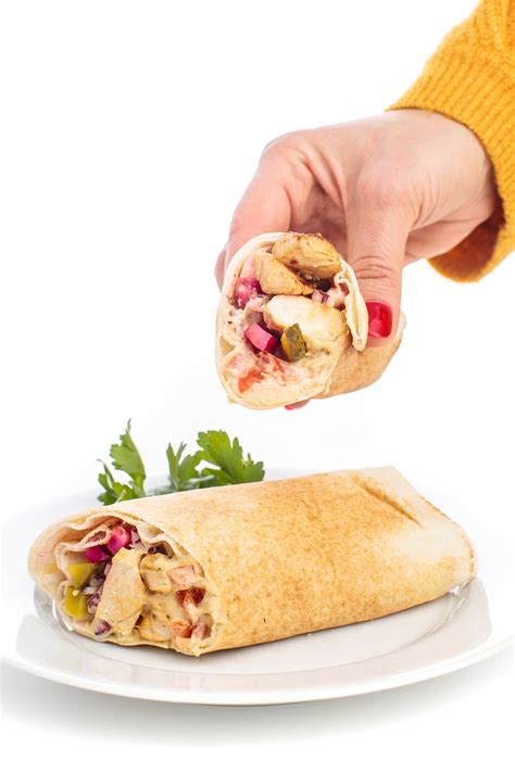 Shish Tawook Pita with Hummus - The Lemon Bowl®