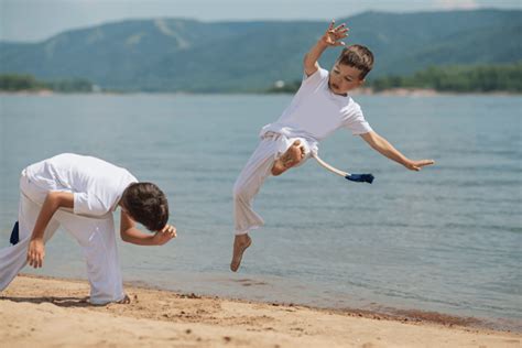 Benef Cios Da Capoeira Para Crian As Athlos