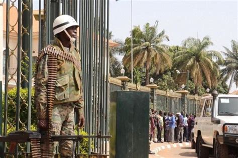 Crise politique en Guinée Bissau situation confuse l armée prend