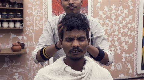 Master Cracker Got An Intense Head Massage And Neck Cracking By Vikram Indian Massage Youtube